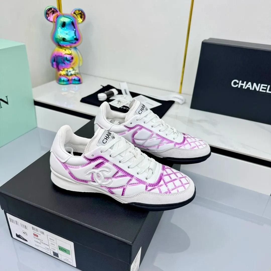 👟👟Ex-factory price 620👟👟 Top version Chanel Chanel - 2025 counter top casual sports shoes This sneaker is a classic design; the upper is electro-embroidered with a variety of techniques; the outsole is fashionable and sporty; it is extraordinary and incorporates a variety of color matching elements... The diversified mix and match is very beautiful and versatile, and can be used for leisure, fashion, sports and outdoor... ꫛꫀꪝ Go➫ Material: ❶Upper is made of: original cowhide ❷Inner lining is made of: original imported sheepskin ❸Outsole is based on: original TPU combination outsole Special counter boutique packaging complete set for women 35–41